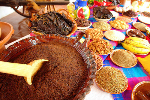 Moles mexicanos tradicionales San Juan en Mexican Amaranth. 